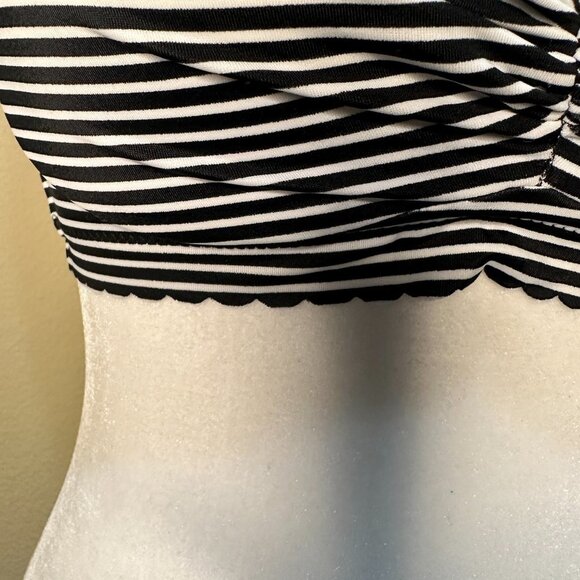 VICTORIA'S SECRET Striped Bandeau Scalloped Swim Top - size 32B - Picture 8 of 8